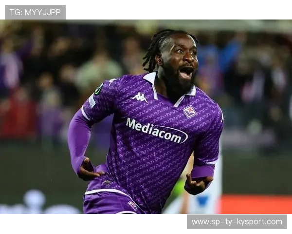 佛罗伦萨前锋连入两球，助球队轻松击败对手，佛罗伦萨 前锋