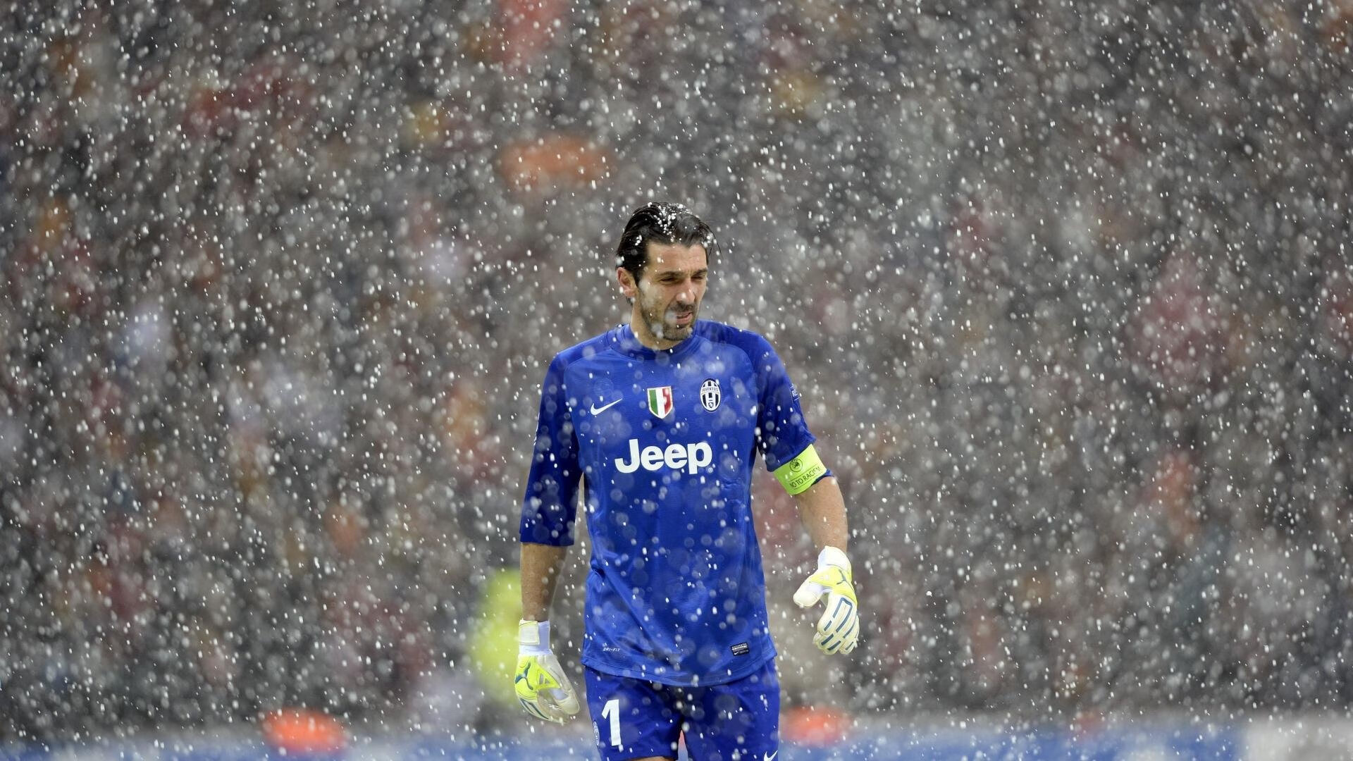 开云体育在线登入-东亚杯国足迎战 球迷现场加油声不断,东亚杯国足大名单 第2张 开云体育在线登入-东亚杯国足迎战 球迷现场加油声不断,东亚杯国足大名单 第2张